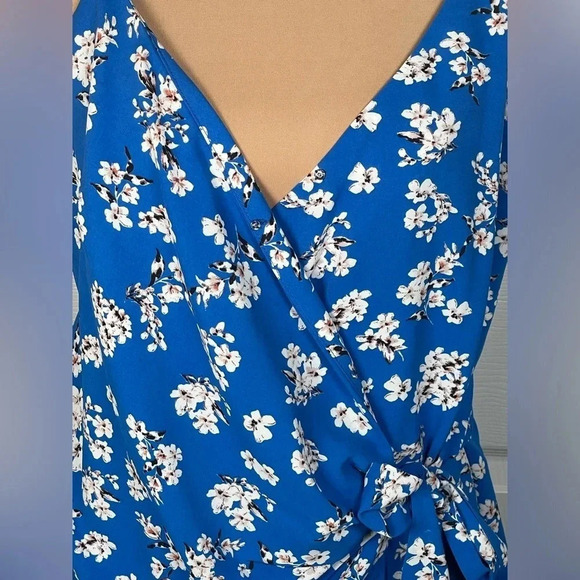 💙🤍NWT Heartloom Paige Wrap Dress - Picture 8 of 10